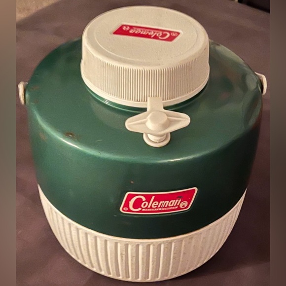 Vintage COLEMAN Green Metal & White Plastic 1 Gallon Water Cooler Jug - Picture 1 of 4